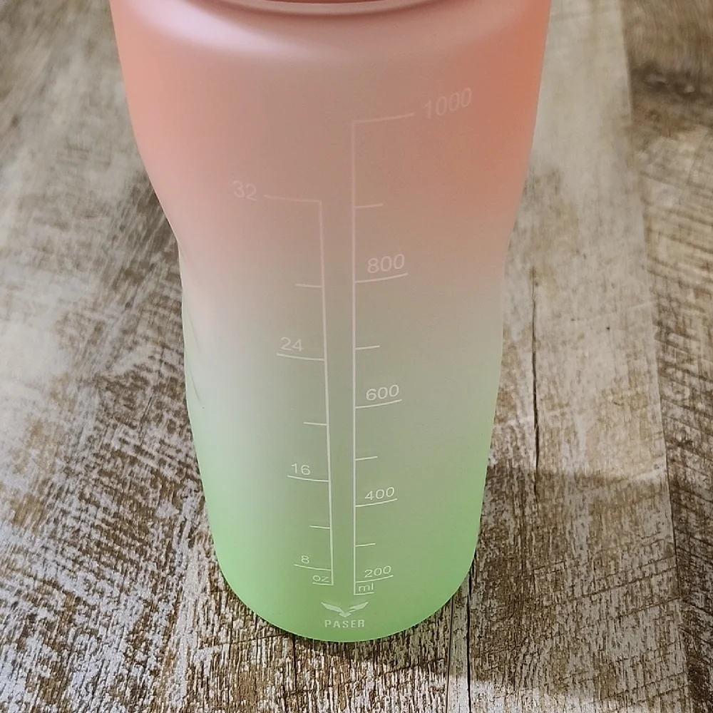 Gradient Water Bottle with Motivational Time Markers